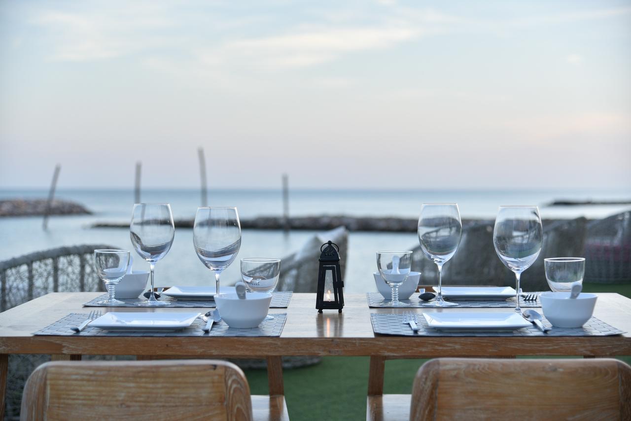 Eco Moment Beach Resort Фетчабури Екстериор снимка