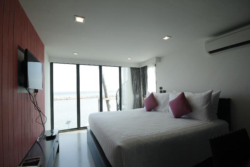 Eco Moment Beach Resort Фетчабури Екстериор снимка